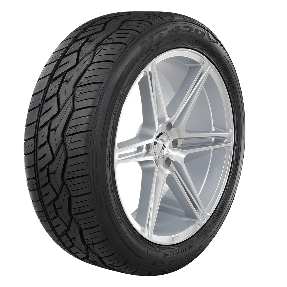 305/50R20 Nitto NT420V Tire