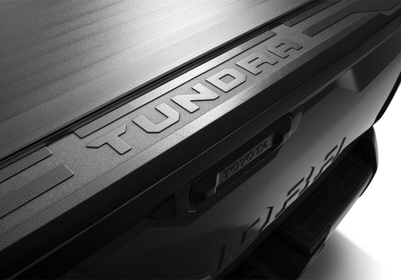 Roll-N-Lock 2022 Toyota Tundra (66.7in. Bed Length) E-Series XT Retractable Tonneau Cover