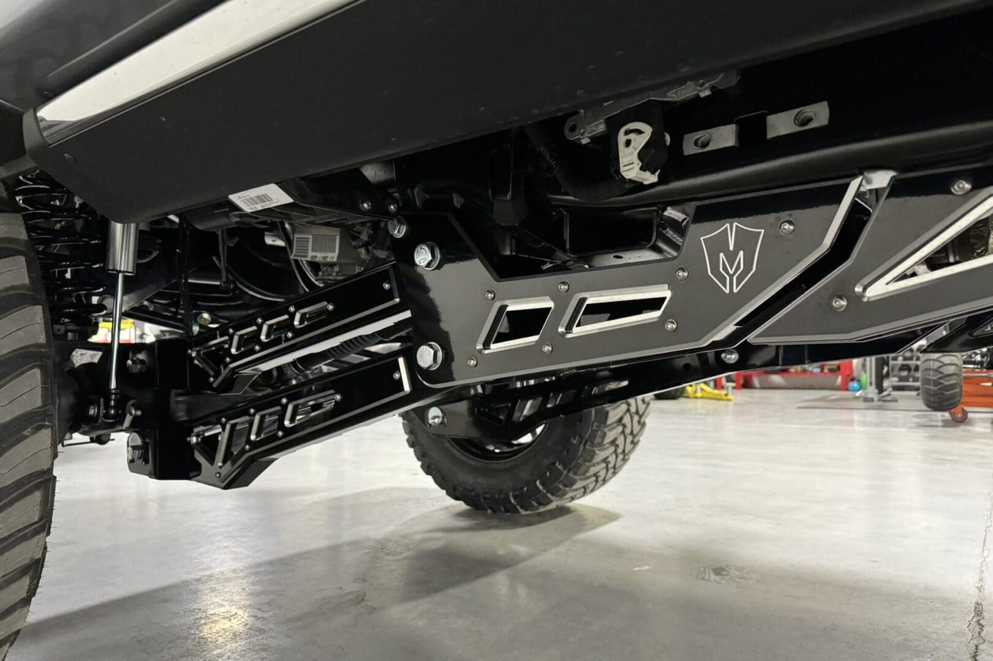 McGaughys 8 Inch Premium S/S Black Lift Kit 2023-2024 Ford F450 4WD