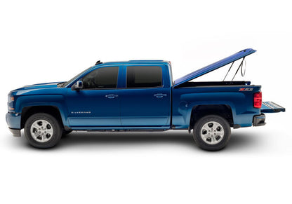 UnderCover 17-18 Chevy Silverado 1500 (19 Legacy) 5.8ft Lux Bed Cover - Gasoline