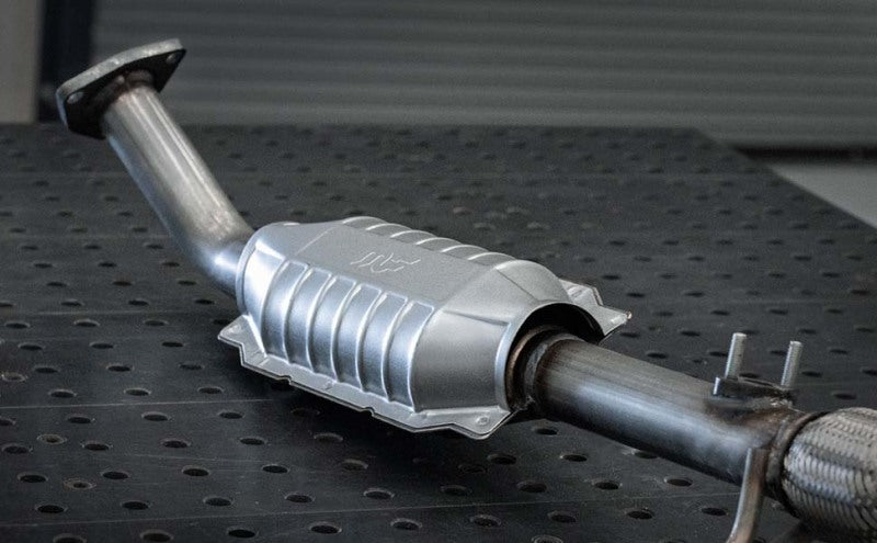 MagnaFlow Direct Fit Catalytic Converter 01 Ford Lightning 5.4L