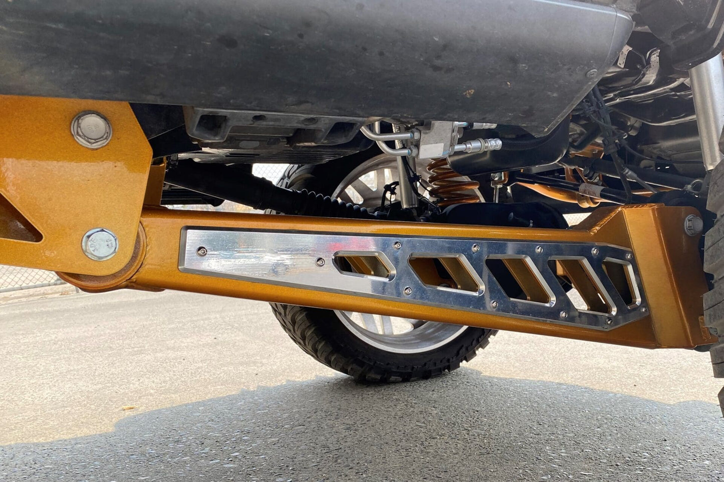 McGaughys 8 Inch Premium Lift Kit 2019-2024 Dodge Ram 2500 Radius Arms 4WD with Rear Air Suspension