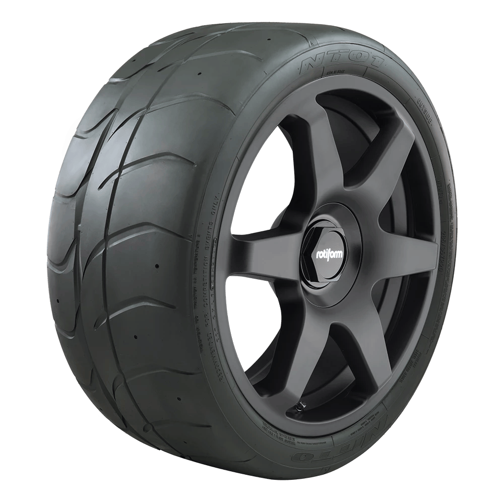 275/35ZR18 Nitto NT01 Tire