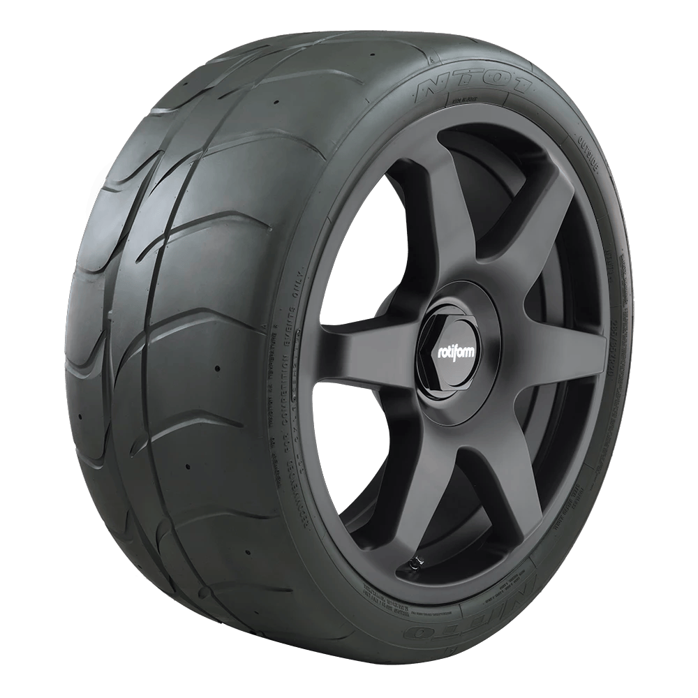 315/30ZR18 Nitto NT01 Tire