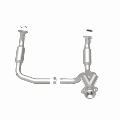 MagnaFlow Direct Fit Catalytic Converter 2007-2008 Cadillac Escalade 6.2L